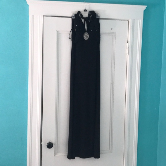 Very comfortable formal dress - Picture 2 of 3